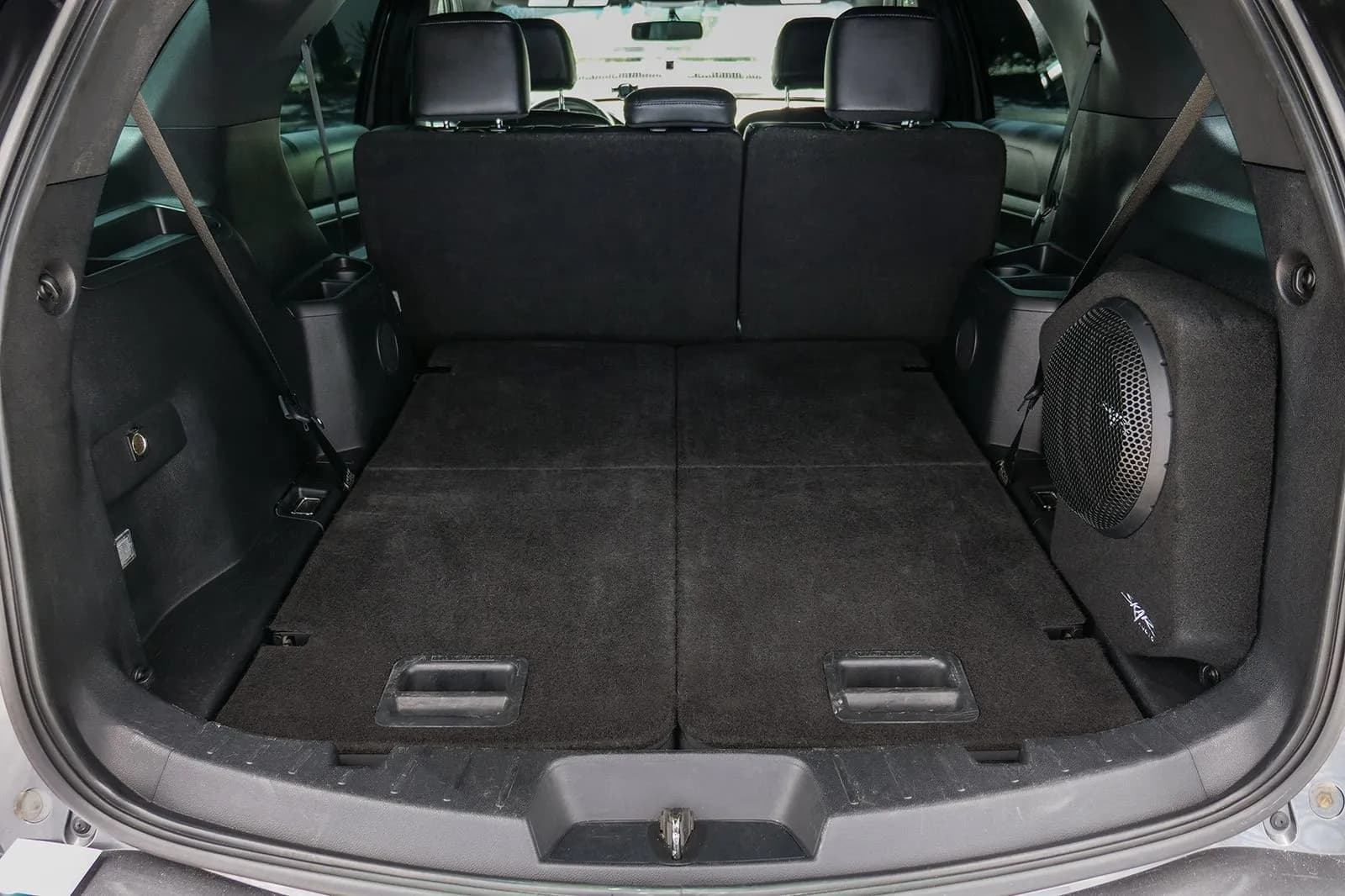 Single 10" 1000W Max Power Loaded Subwoofer Enclosure Compatible with 2011-2019 Ford Explorer Vehicles - Image 11