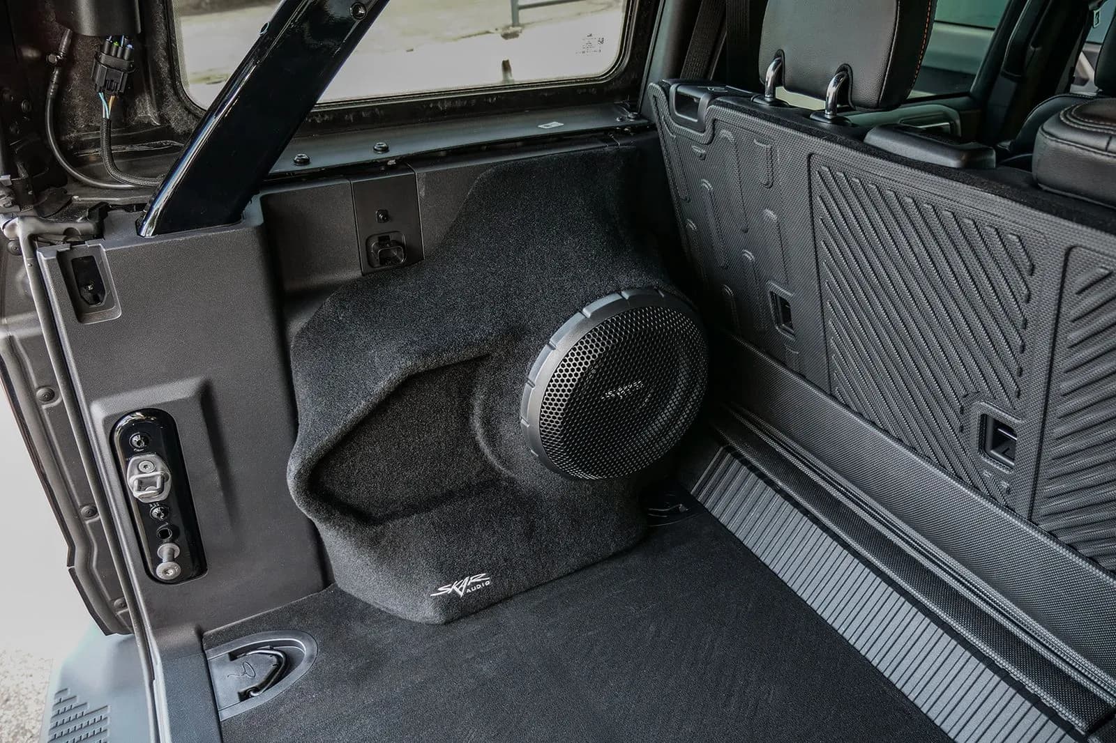 Single 10" 1,000W Max Power Loaded Subwoofer Enclosure Compatible with 2021-2025 Ford Bronco 4-Door Vehicles - Image 12