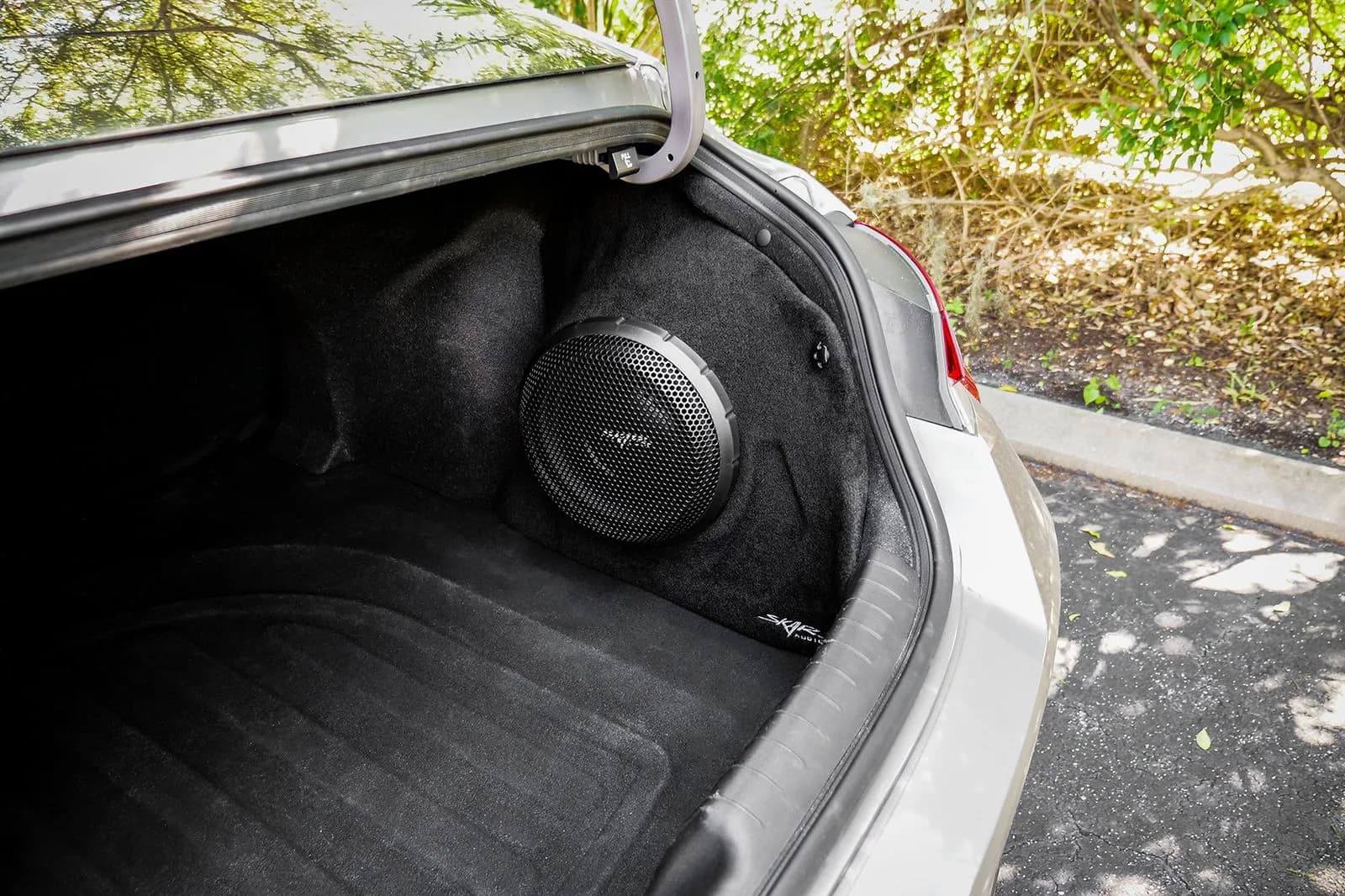 Single 10" 1,000W Max Power Loaded Subwoofer Enclosure Compatible with 2021-2025 Hyundai Elantra Vehicles - Image 9
