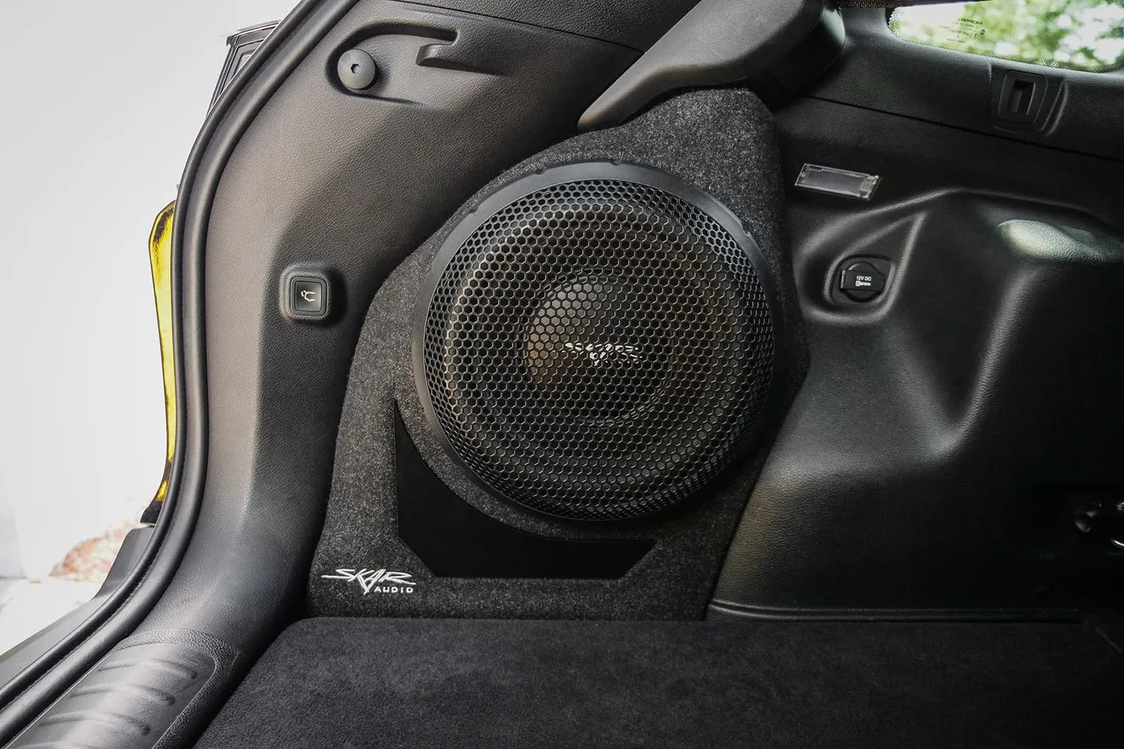 Single 10" 1,000W Max Power Loaded Subwoofer Enclosure Compatible with 2014-2023 Jeep Cherokee Vehicles - Image 8