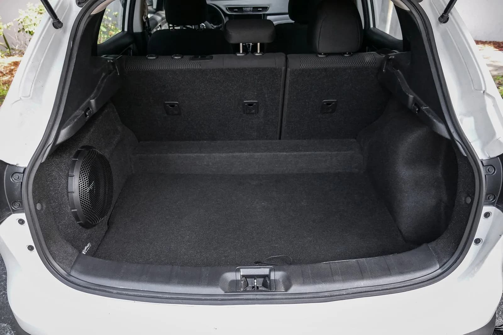Single 10" 1,000W Max Power Loaded Subwoofer Enclosure Compatible with 2017-2022 Nissan Rogue Sport Vehicles - Image 10