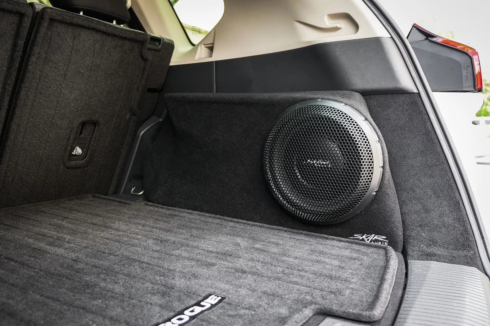 Single 10" 1,000W Max Power Loaded Subwoofer Enclosure Compatible with 2021-2025 Nissan Rogue Vehicles - Image 10