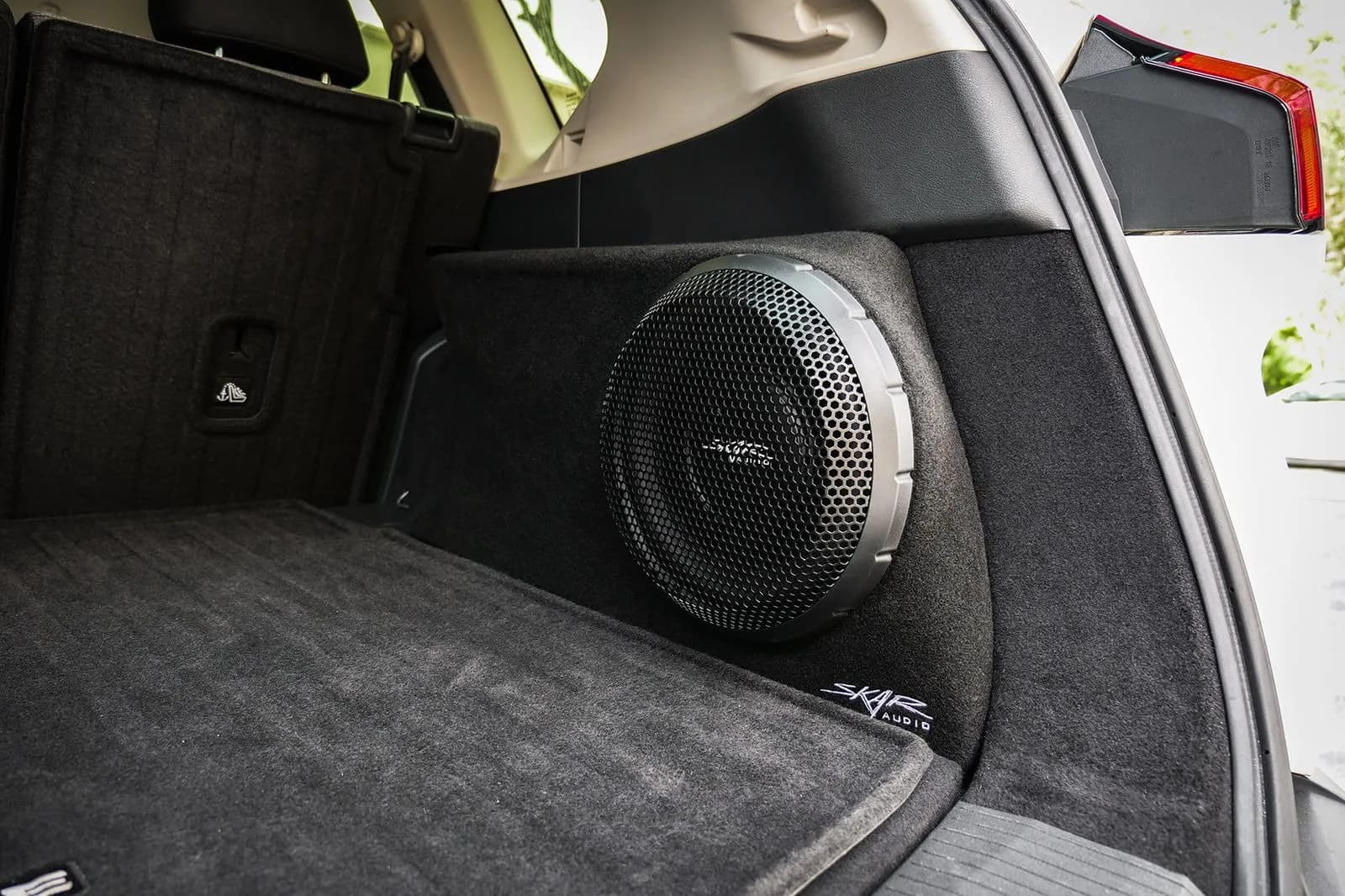 Single 10" 1,000W Max Power Loaded Subwoofer Enclosure Compatible with 2021-2025 Nissan Rogue Vehicles - Image 8