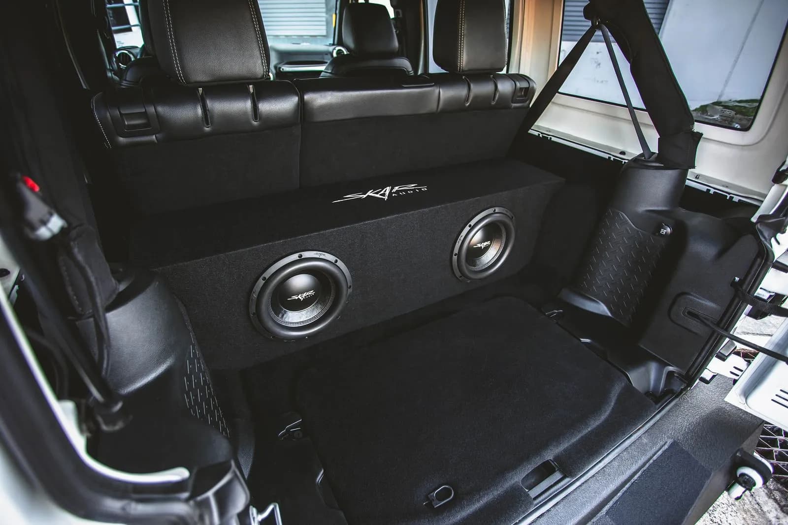 2007-2018 Jeep Wrangler Unlimited (JK) 4-Door Vehicle Compatible Dual 10" Subwoofer Enclosure - Image 7