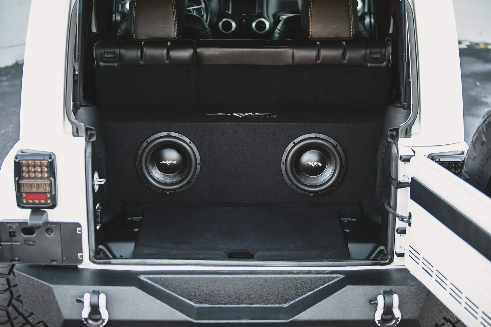 2007-2018 Jeep Wrangler Unlimited (JK) 4-Door Vehicle Compatible Dual 10" Subwoofer Enclosure - Image 8