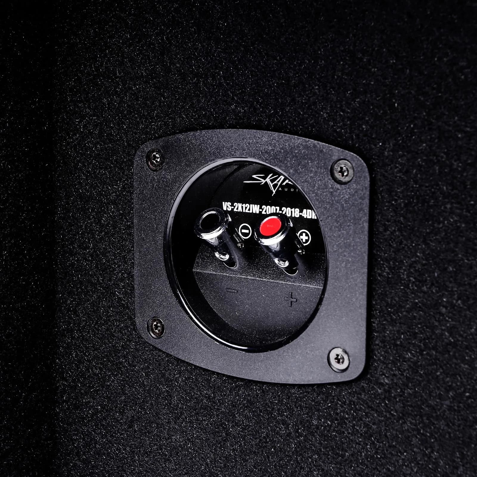 2007-2018 Jeep Wrangler Unlimited (JK) 4-Door Vehicle Compatible Dual 12" Subwoofer Enclosure - Image 4
